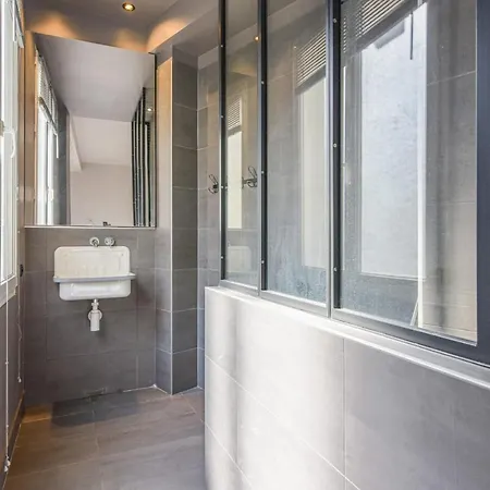 Wonderful Flat 10 Min Away From The Champs Elysees - - Welkeys * Paris